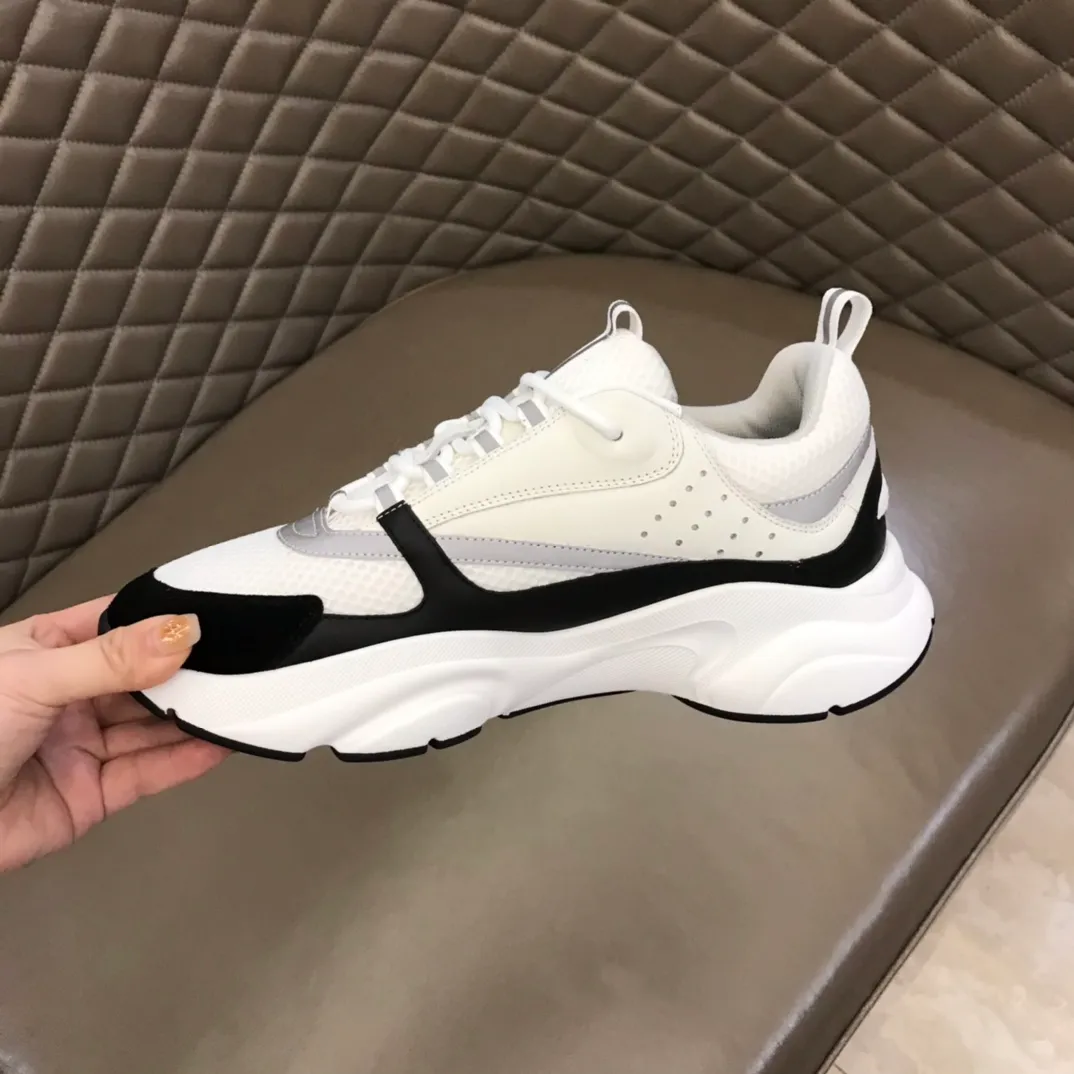 Factory price: 480💰 ◾️▫️Dior D®️ x 🆕 (high version) B22 men's jogging fashion sneakers, this single product draws inspiration from retro jogging shoes. It adopts a thick low-top design, with an upper made of black cow leather and mesh fabric, and a black and white engraved rubber sole. Black mesh fabric tongue and heel counters complement black laces, with an embossed "Di~r" logo embellishment on the side. These sneakers can be mixed and matched with a classic suit for a sporty chic look! Size: 39-45 (38, 46 can be customized)